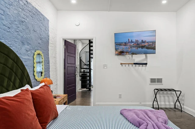BEDROOM image 1