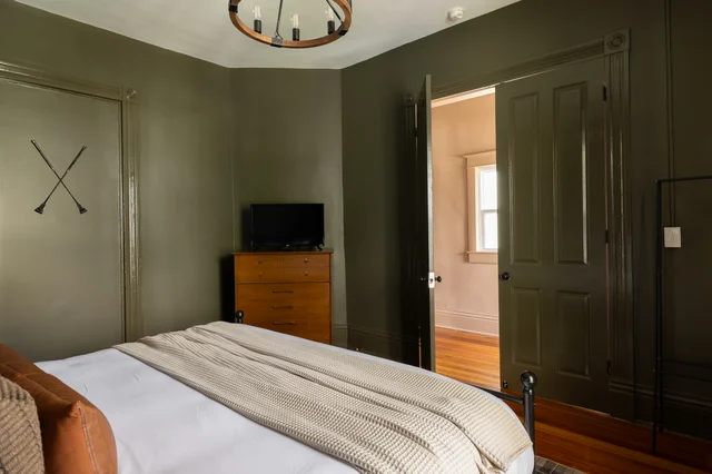 BEDROOM image 1
