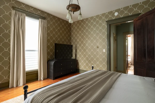BEDROOM image 1