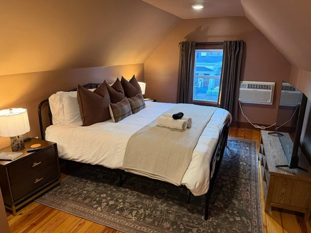 BEDROOM image 1