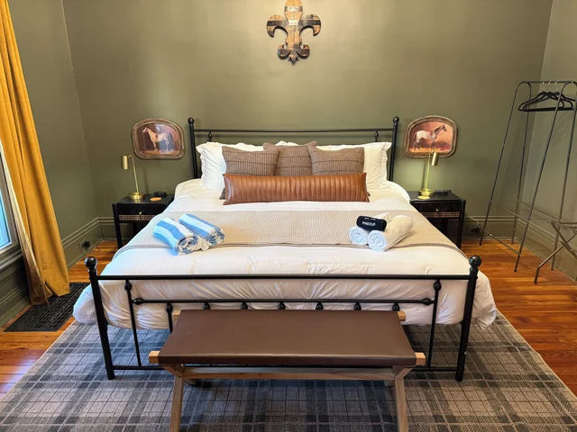 BEDROOM image 1