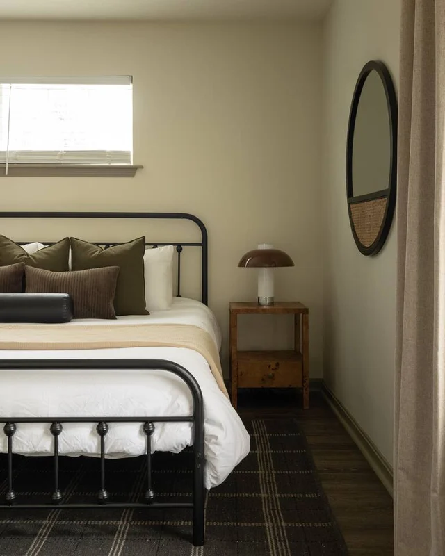 BEDROOM image 1