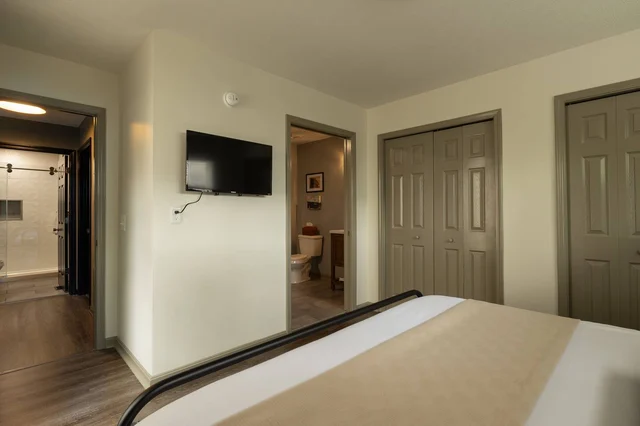 BEDROOM image 1
