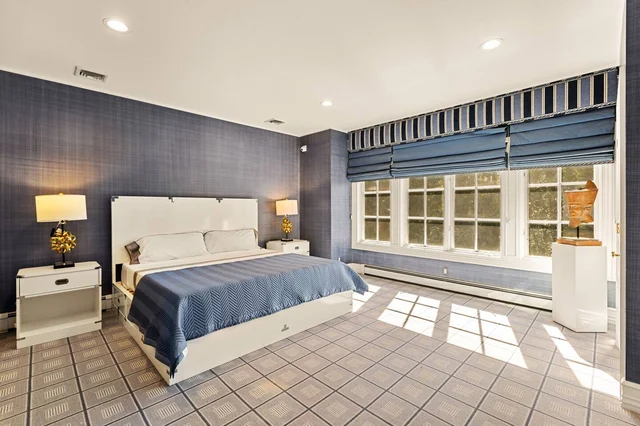 Bedroom 3 image 1