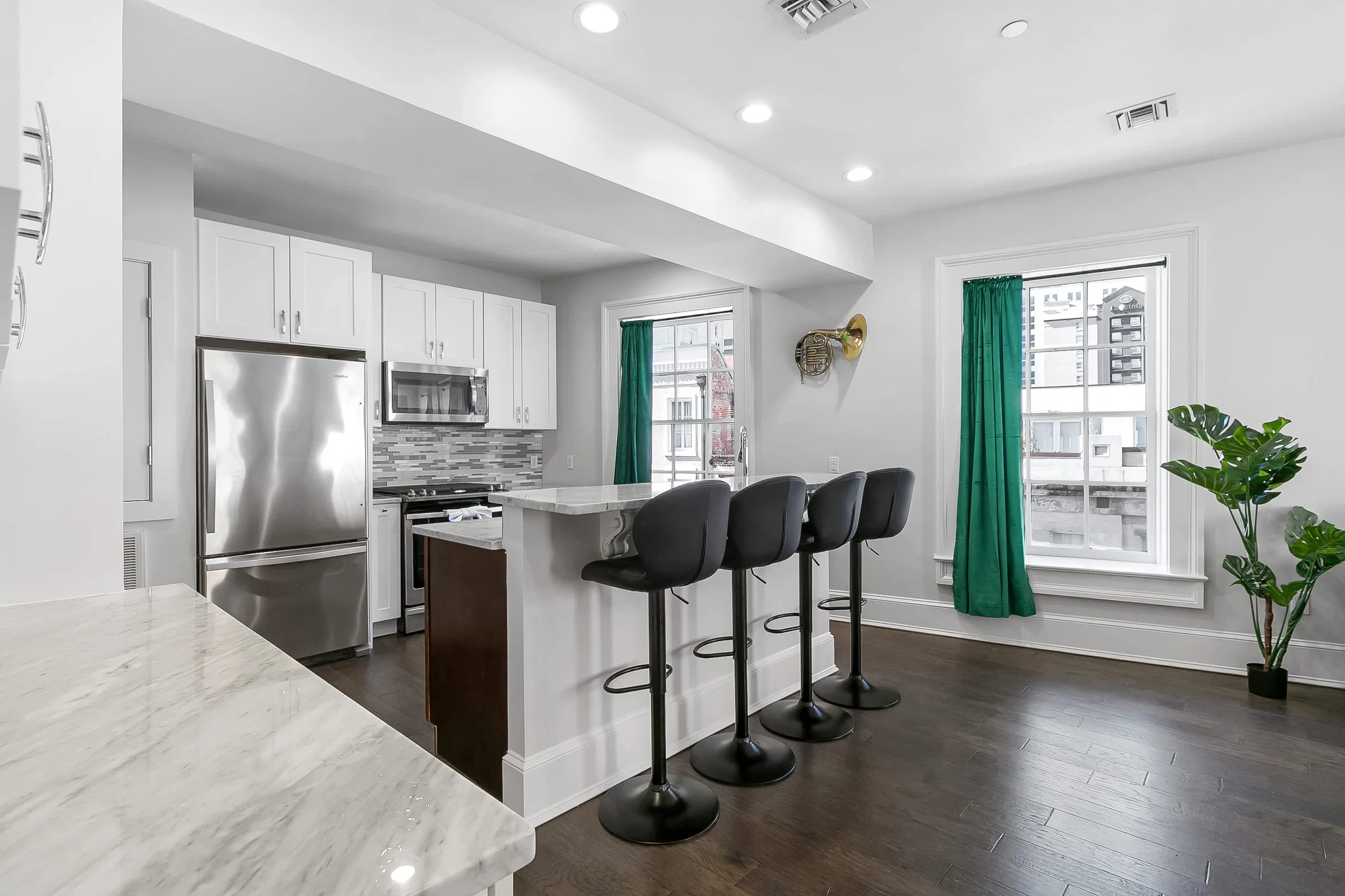 The Melody Hotel Funk Room Luxury Suite, Real NOLA #2