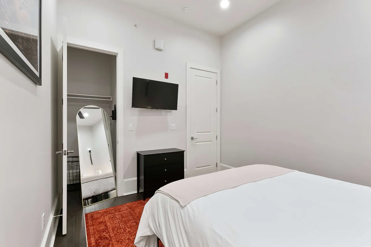 Bedroom 2 image 1