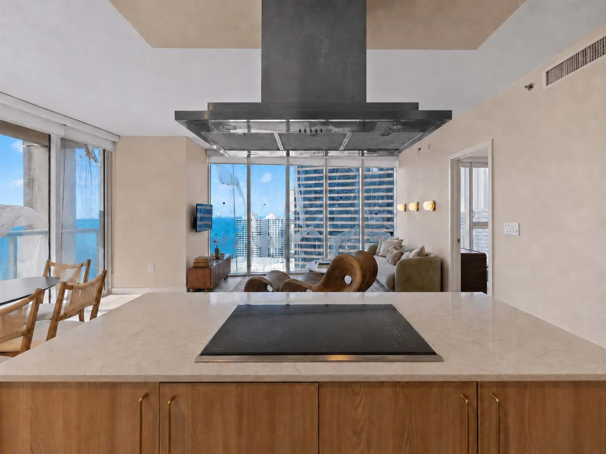 Condo in Miami property photo 5