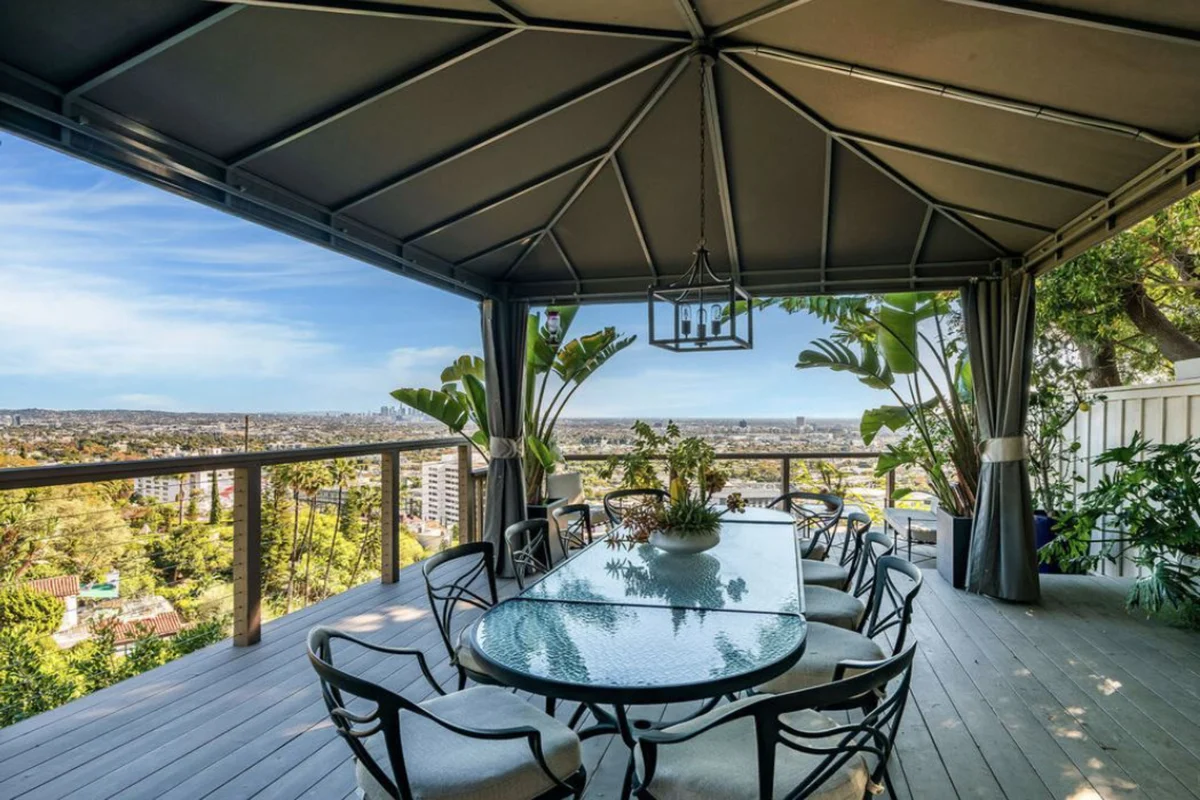 Property in Hollywood Hills, Los Angeles property photo 2