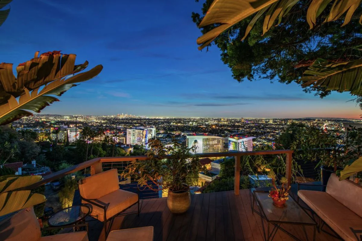 Property in Hollywood Hills, Los Angeles property photo 3