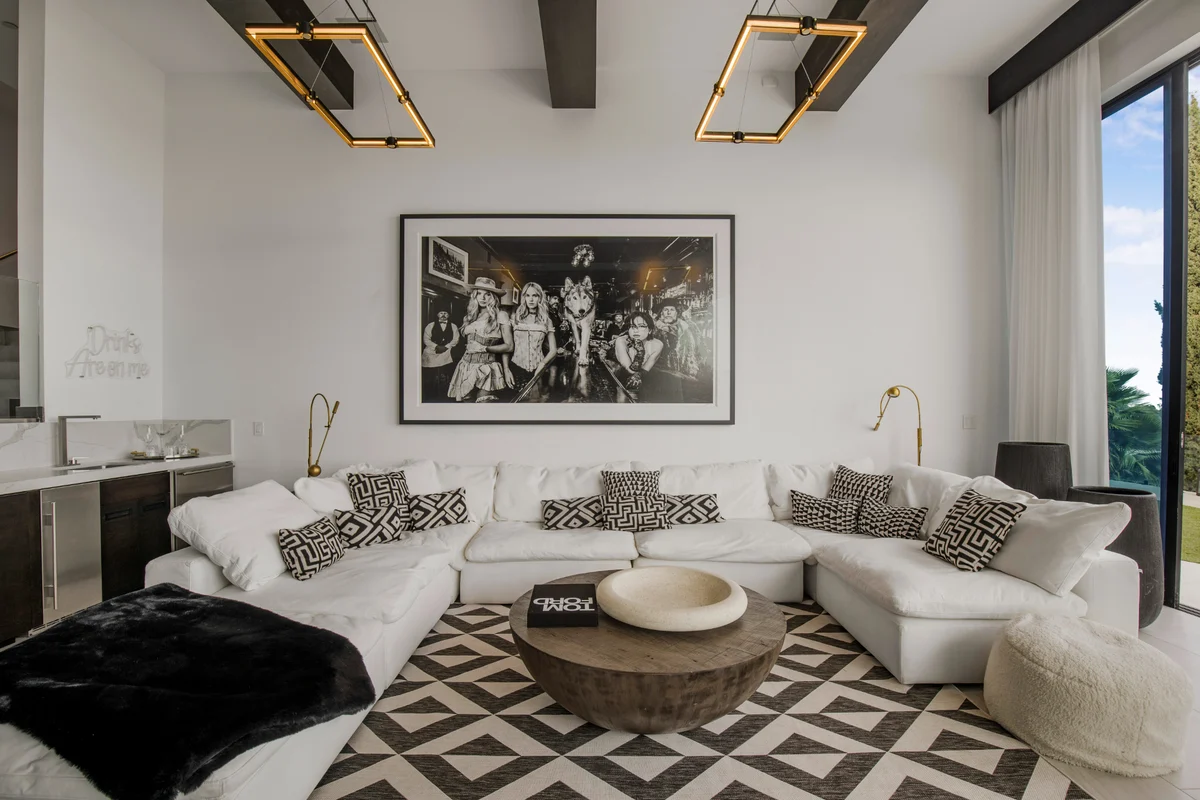 Property in Beverly Hills, Los Angeles property photo 3