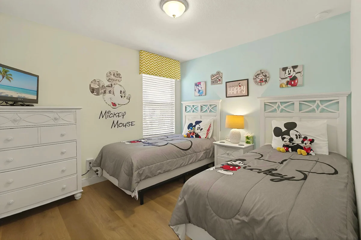 Bedroom 5 image 1