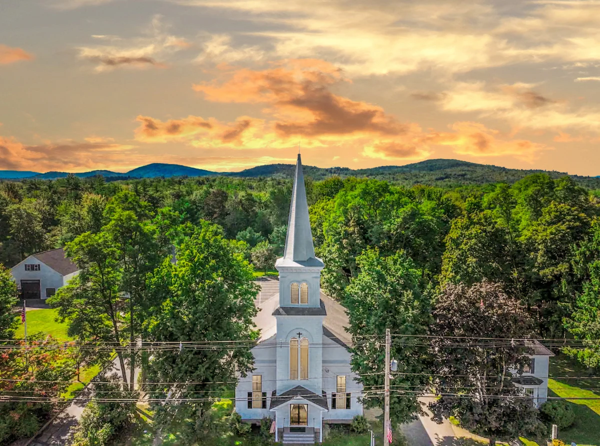 1826 Conway Renovated Church | 5 Bdrm, Pond Access #31