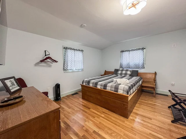 Bedroom 3 image 1