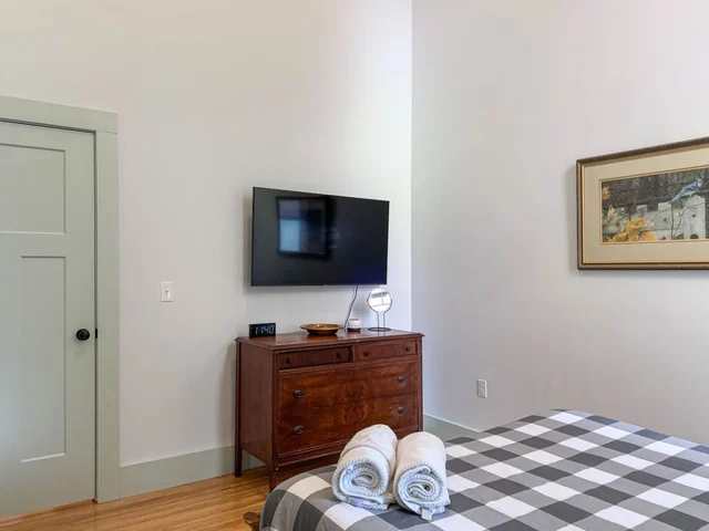 Bedroom 4 image 1