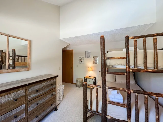 Bedroom 1 image 1