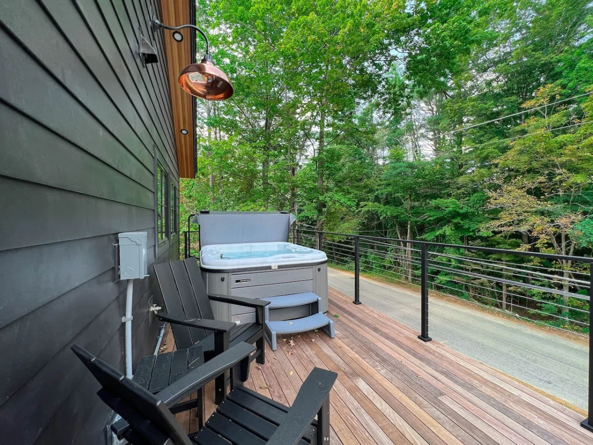 Black Diamond @ Cranmore Mt. | Brand new | Hot Tub #4