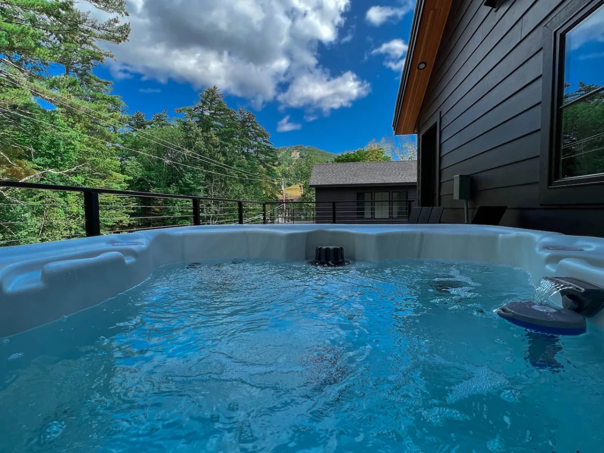Black Diamond @ Cranmore Mt. | Brand new | Hot Tub #16