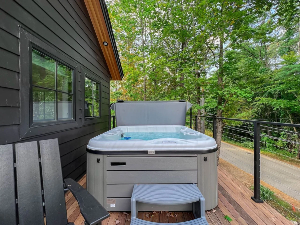 Black Diamond @ Cranmore Mt. | Brand new | Hot Tub #41