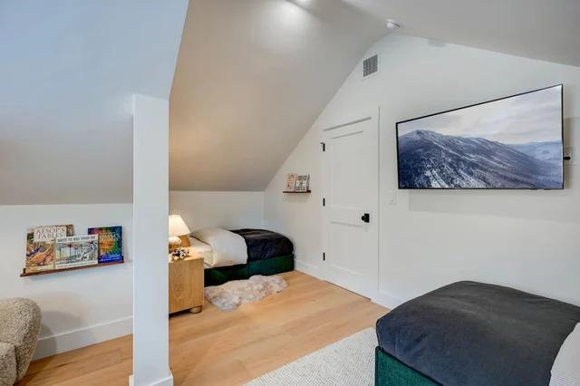 Bedroom 5 image 1