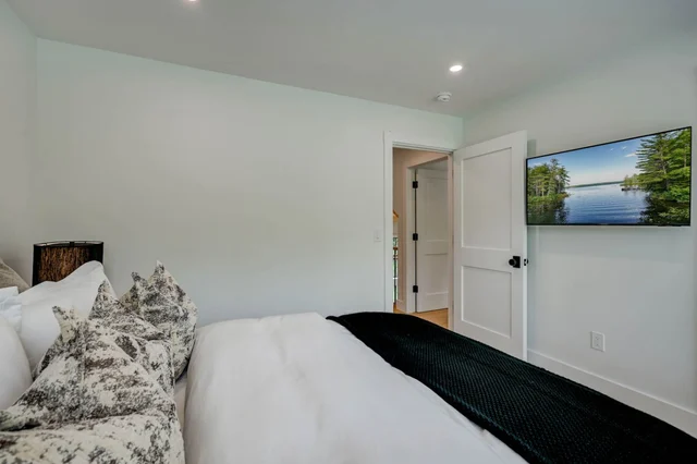 Bedroom 3 image 1