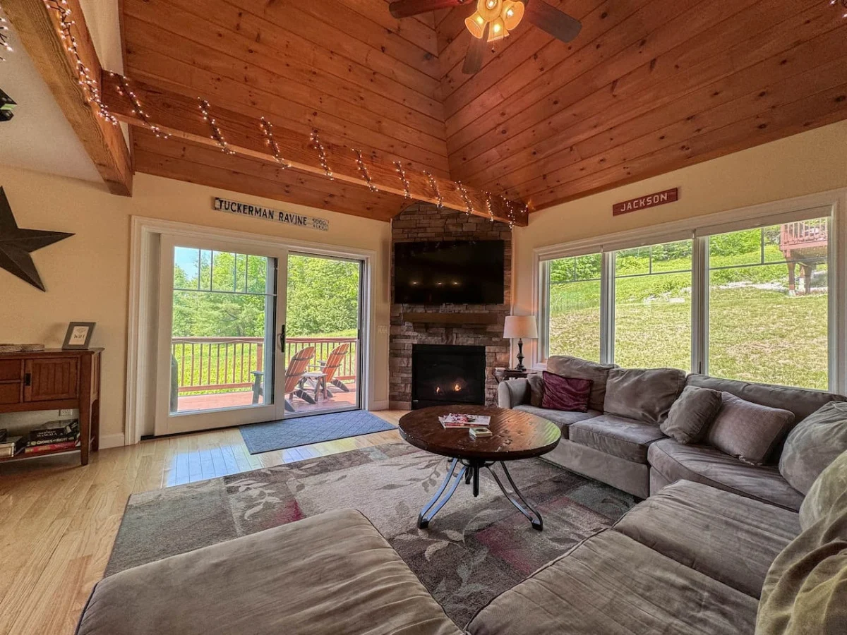 Black Mountain Ski in/out Home | Views + Hot tub! #10