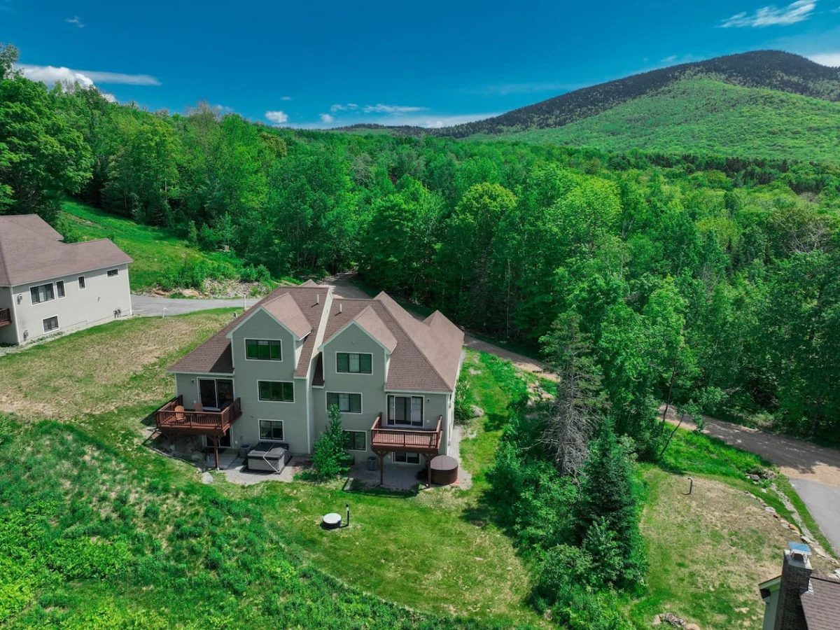 Black Mountain Ski in/out Home | Views + Hot tub! #16