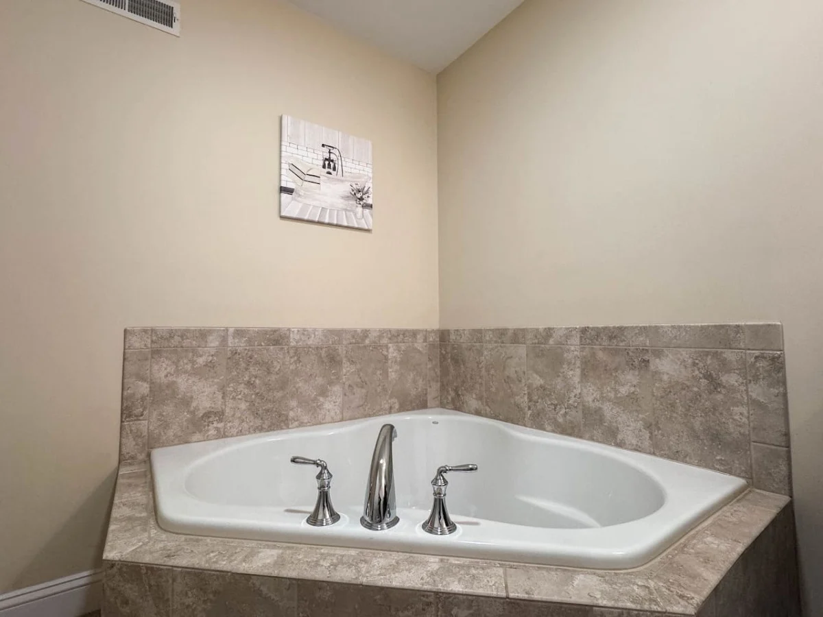Black Mountain Ski in/out Home | Views + Hot tub! #17