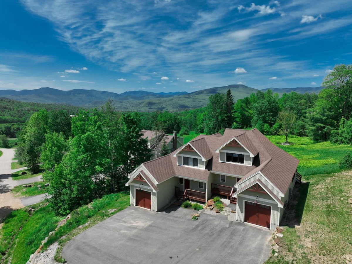 Black Mountain Ski in/out Home | Views + Hot tub! #77