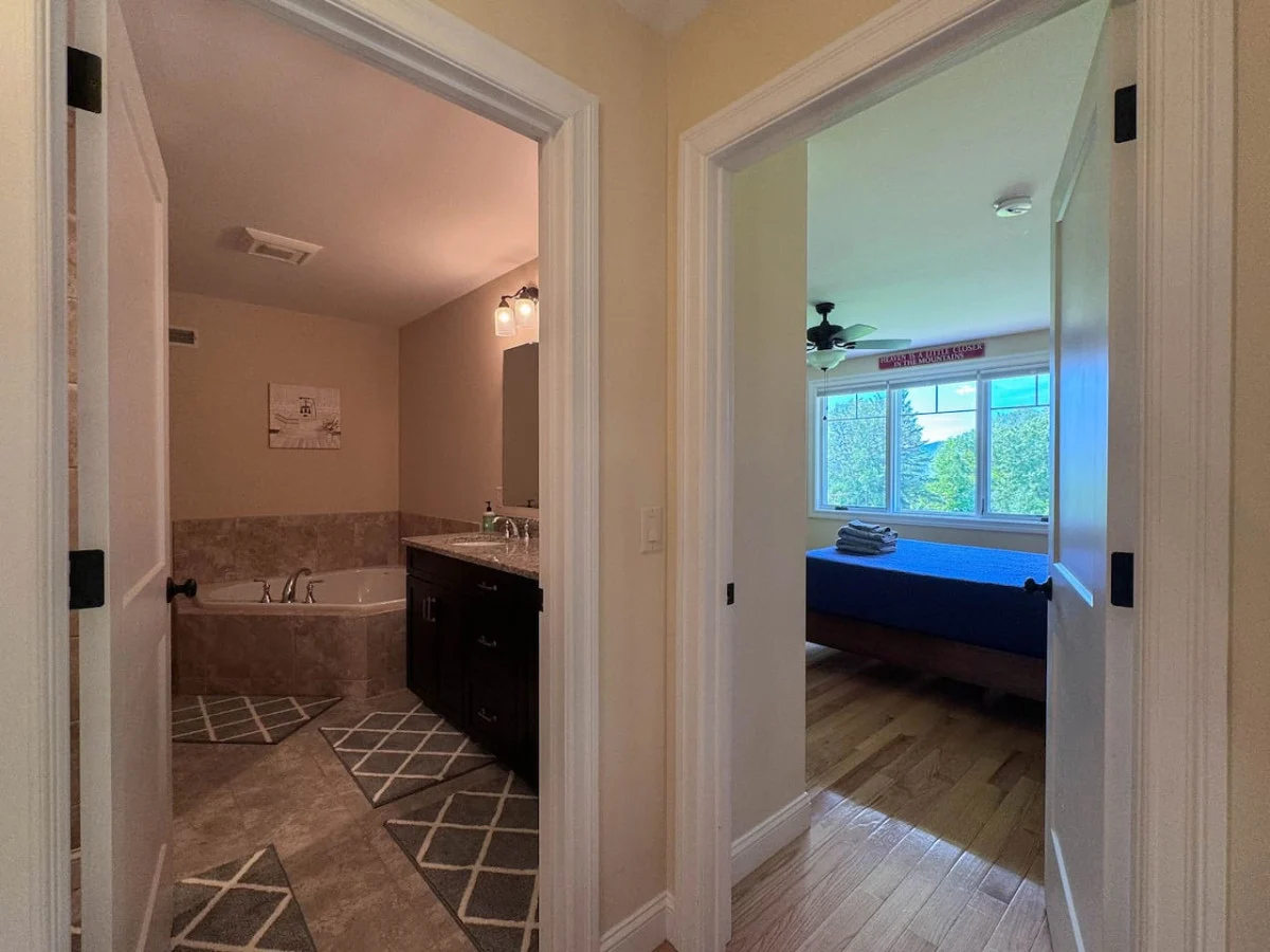 Black Mountain Ski in/out Home | Views + Hot tub! #60