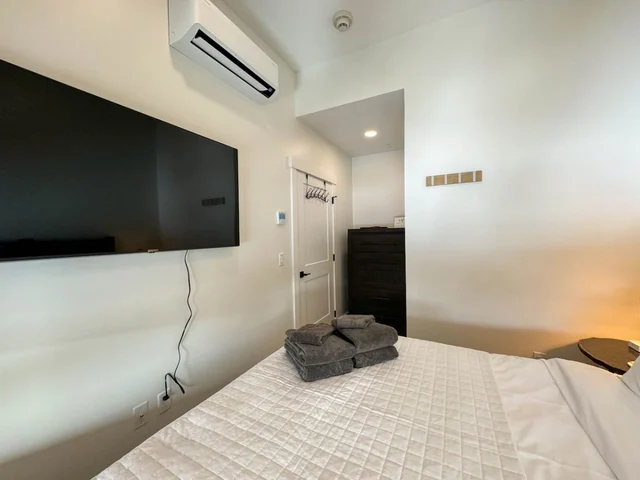 Bedroom 1 image 1