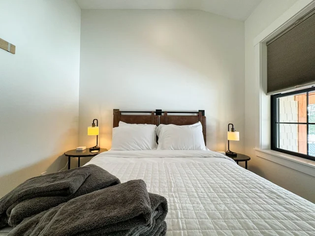 Bedroom 2 image 1