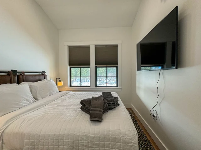 Bedroom 3 image 1