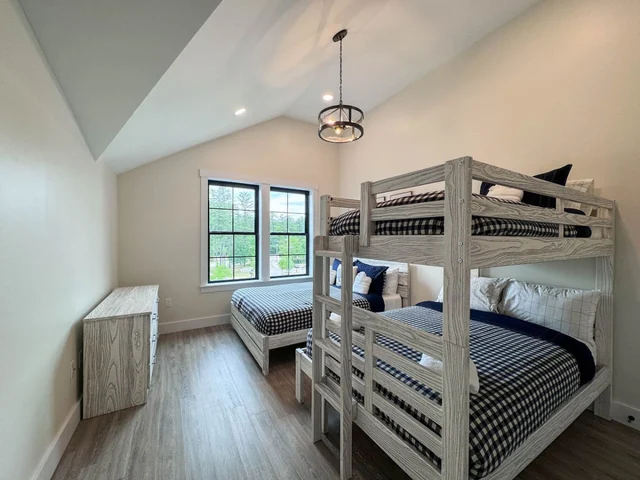 Bedroom 1 image 1