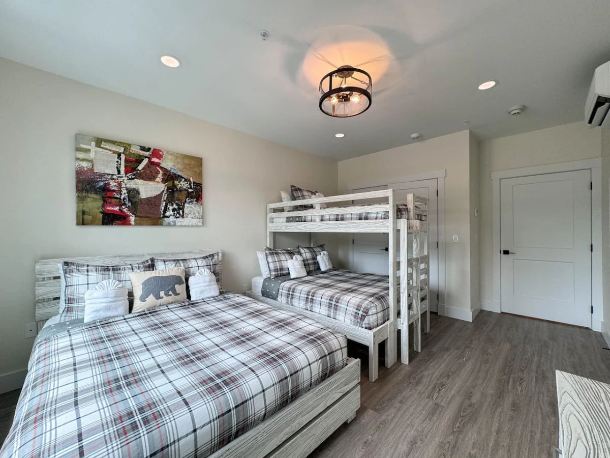 Cranmore Escape | Modern, Walk to Town, Pool! #54
