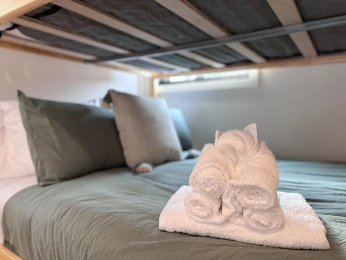 Dreamland | Luxe Waterfront Villa, Hot tub + Sauna #112