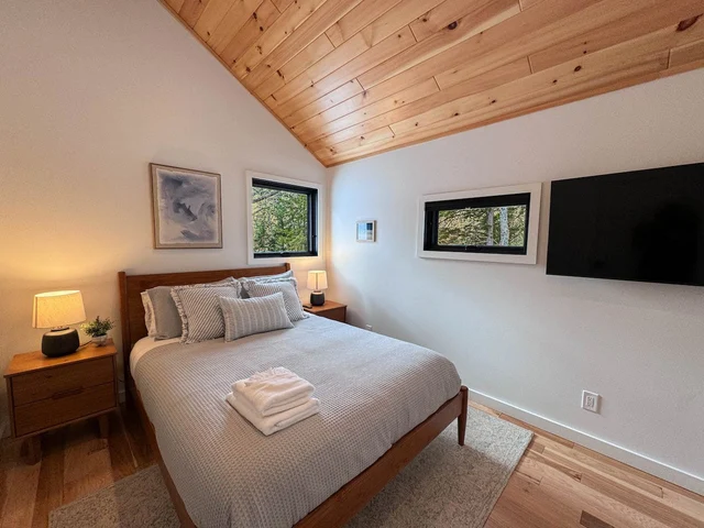 Bedroom 1 image 1
