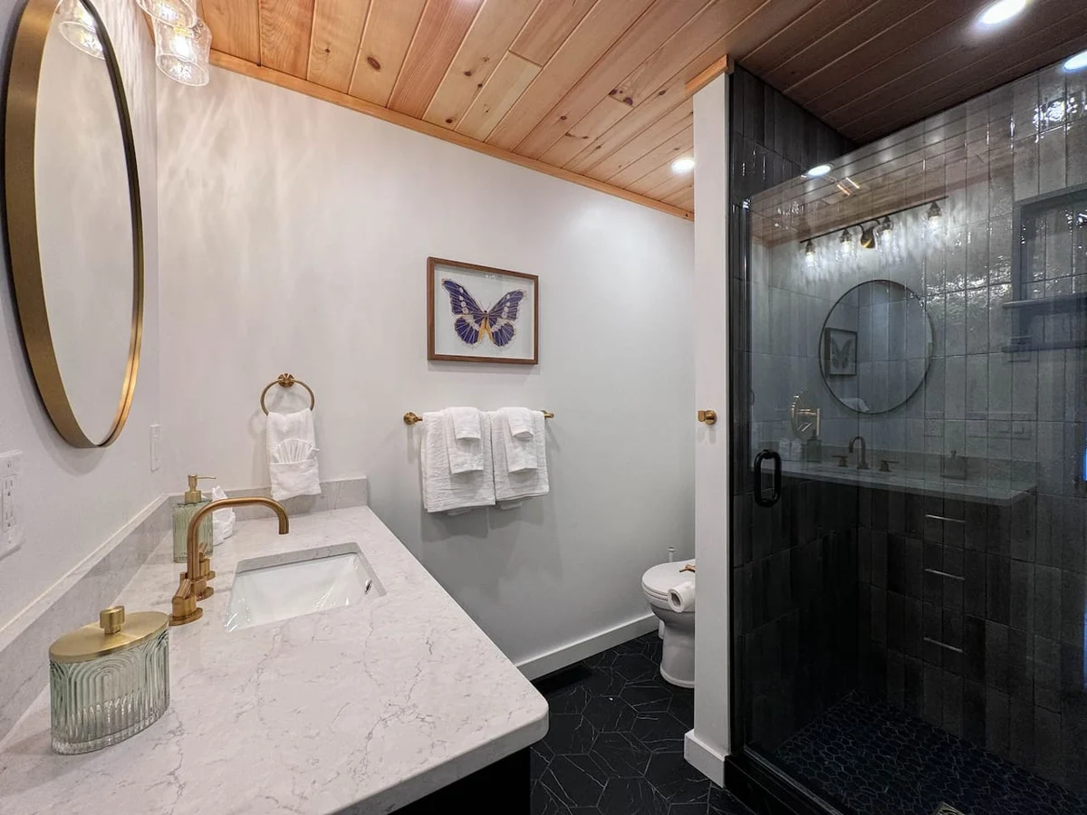 Dreamland | Luxe Waterfront Villa, Hot tub + Sauna #116