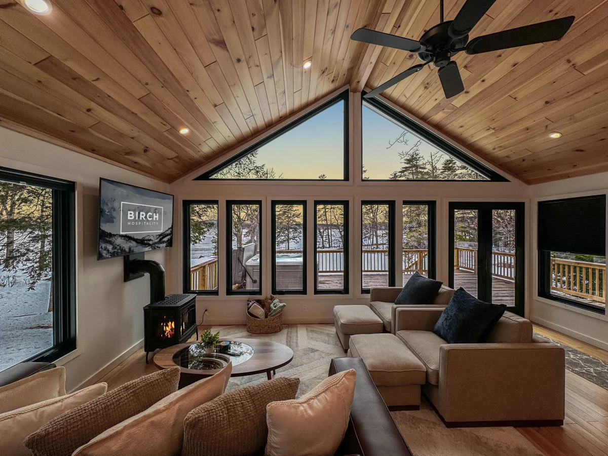 Dreamland | Luxe Waterfront Villa, Hot tub + Sauna #84