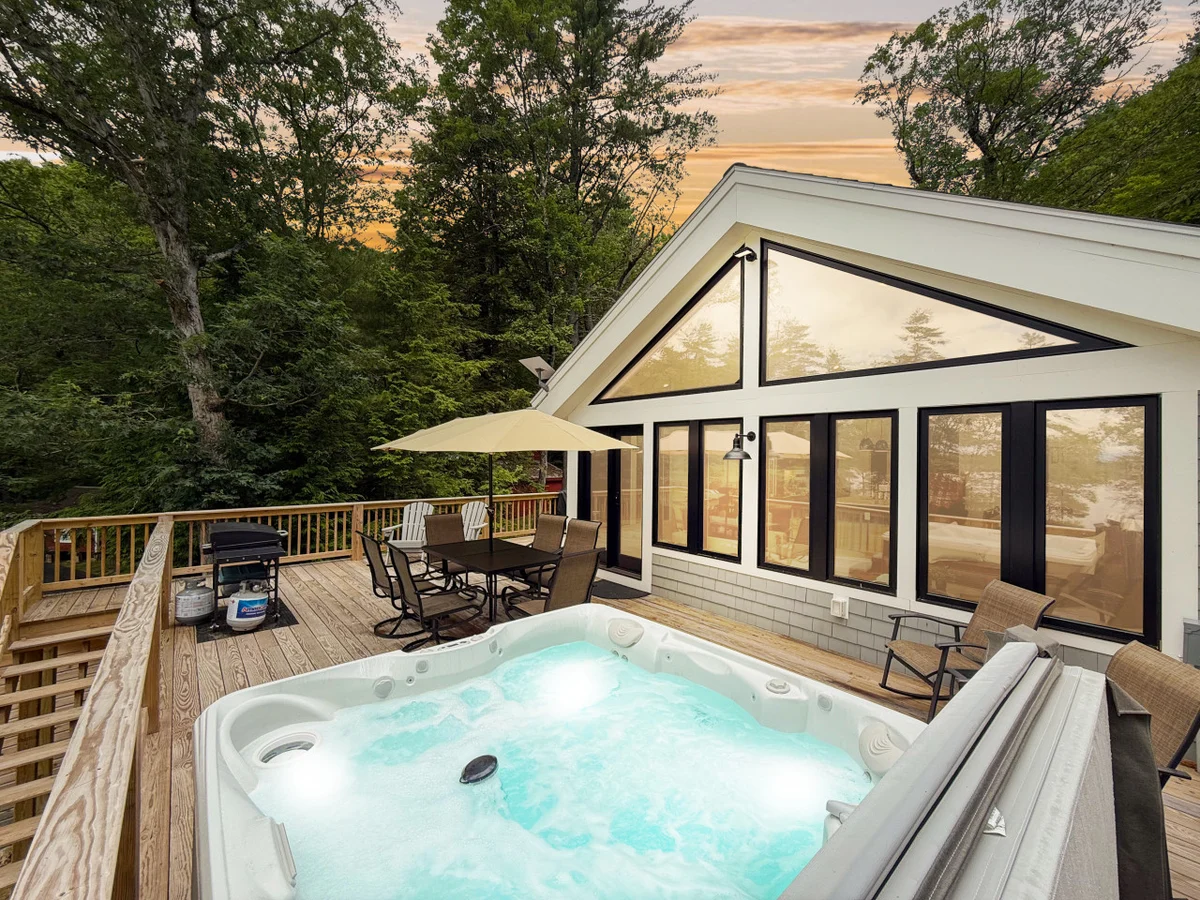 Dreamland | Luxe Waterfront Villa, Hot tub + Sauna #92