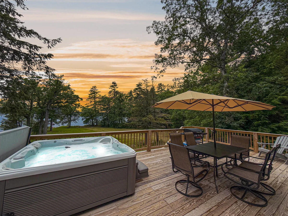 Dreamland | Luxe Waterfront Villa, Hot tub + Sauna #94