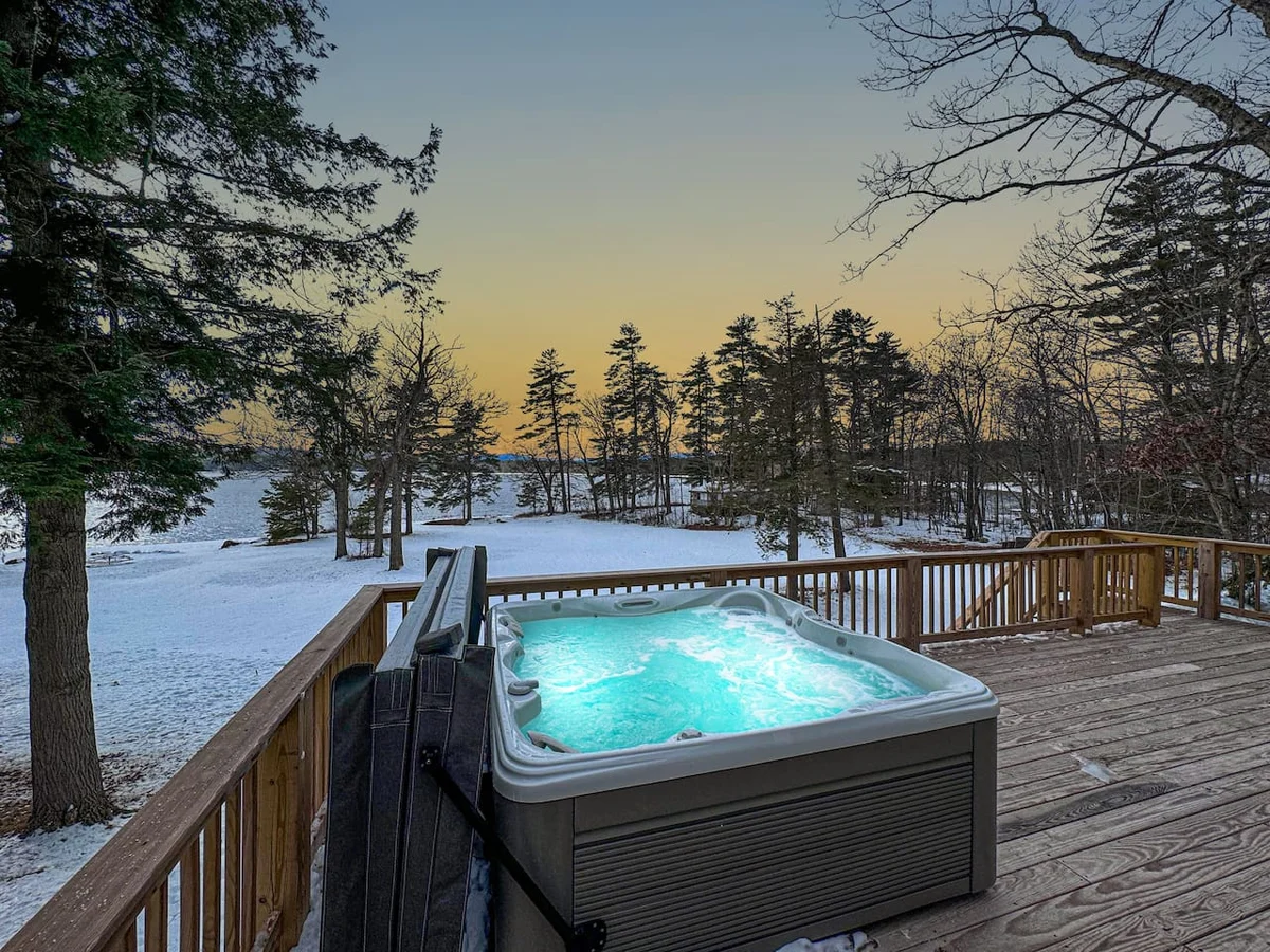 Dreamland | Luxe Waterfront Villa, Hot tub + Sauna #96
