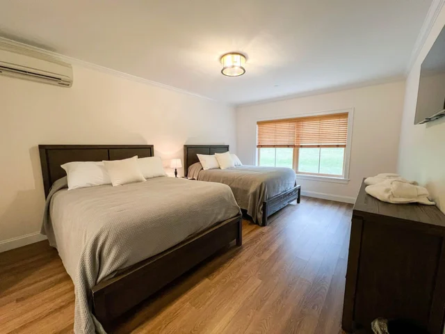 Bedroom 2 image 1