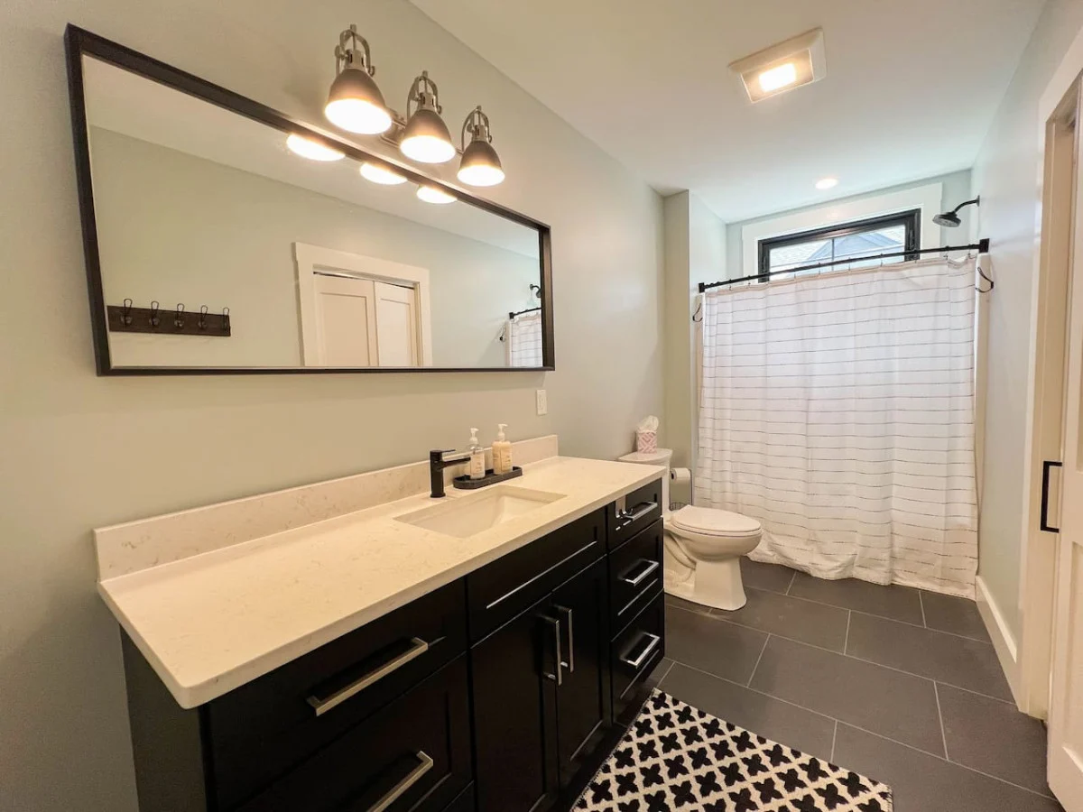 New Luxe 4BR/3BA Home in the Heart of the Valley! #49
