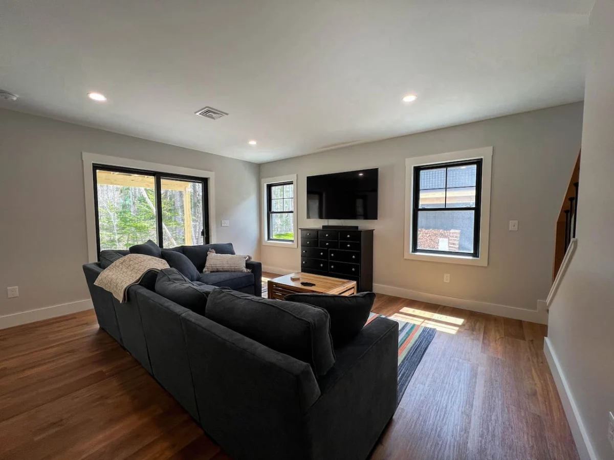 New Luxe 4BR/3BA Home in the Heart of the Valley! #40