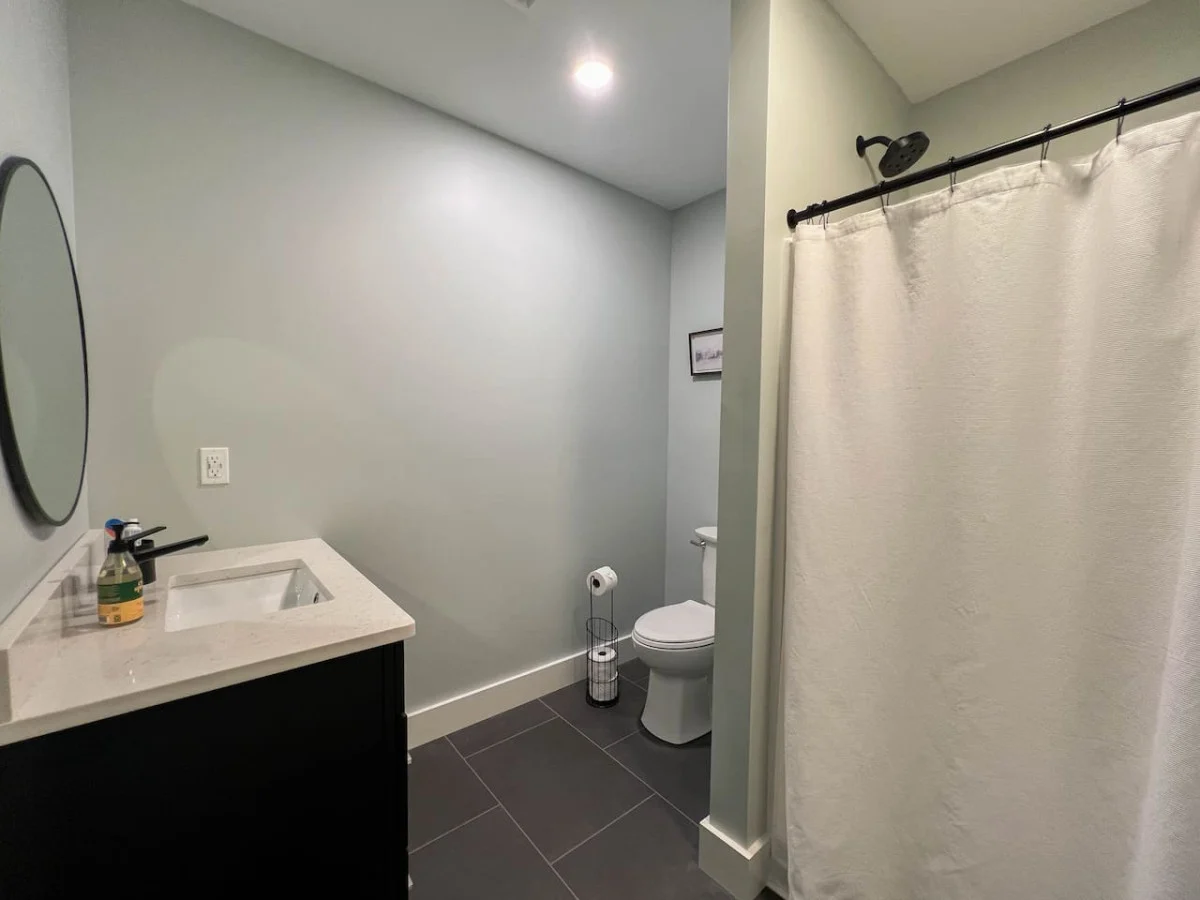 New Luxe 4BR/3BA Home in the Heart of the Valley! #54