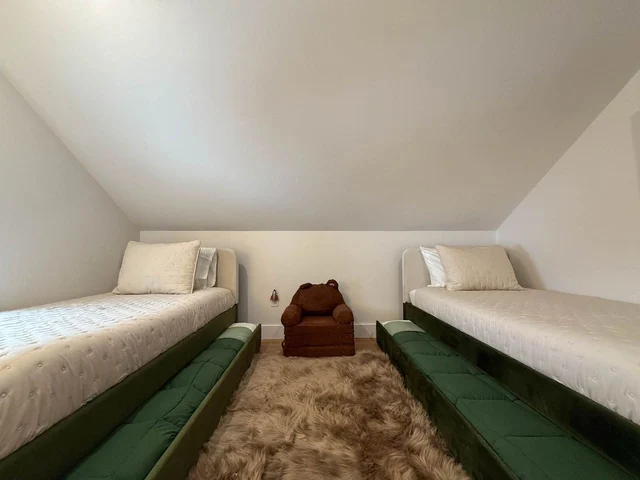 Bedroom 5 image 1