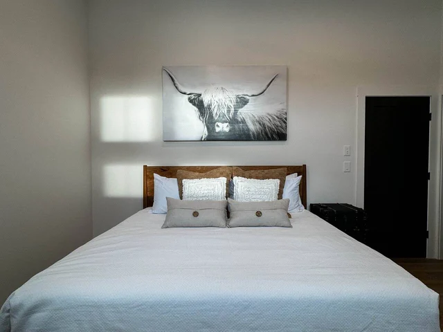 Bedroom 1 image 1