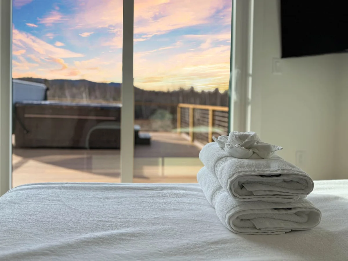 Peaks & Pines | 5 Min to Ski Resort, HotTub, Views #8