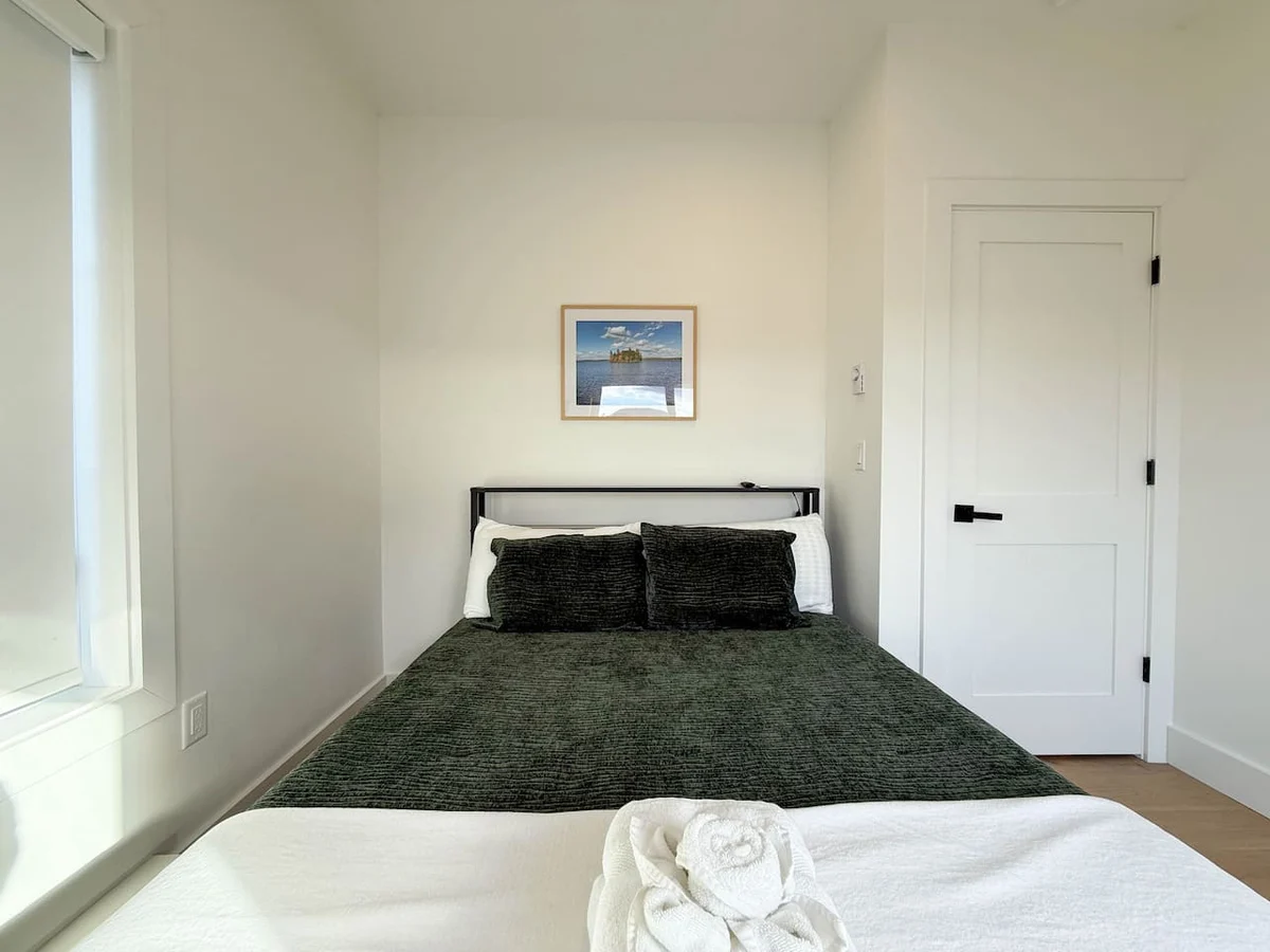 Peaks & Pines | 5 Min to Ski Resort, HotTub, Views #9
