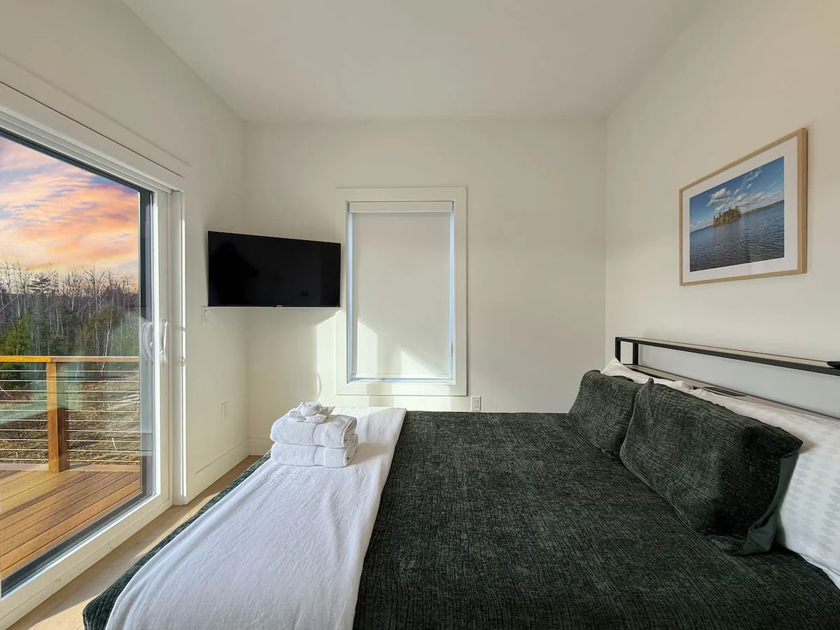 Peaks & Pines | 5 Min to Ski Resort, HotTub, Views #16